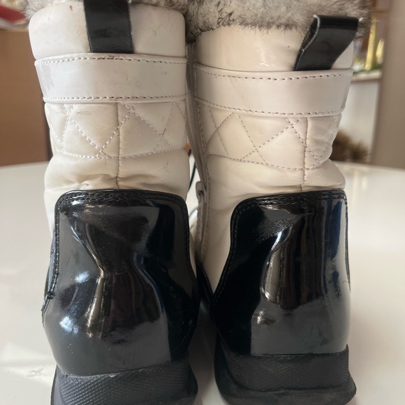 Totes Women's Black and White Winter Boots. Excellent Condition. Size 9W - Picture 7 of 7